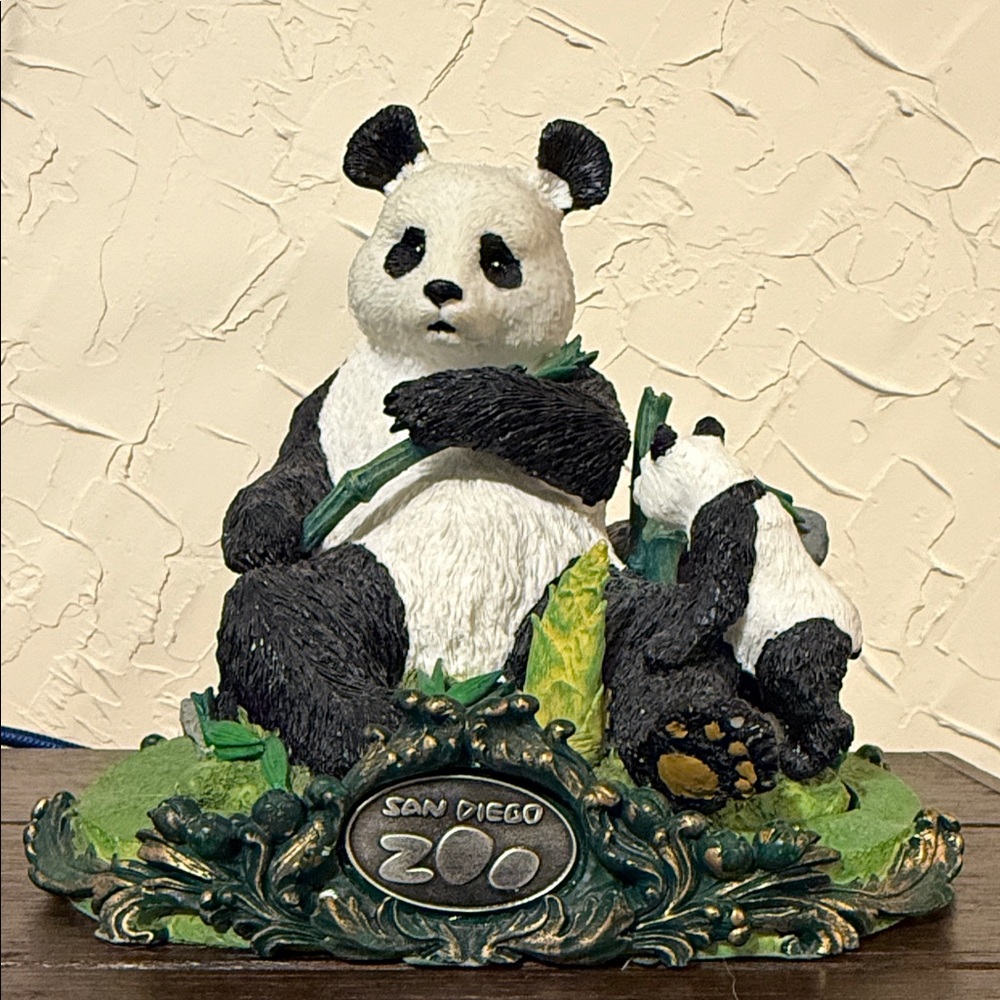 Beautiful San Diego Zoo Panda Resin Figurine, Multi Parts Heavy Cadona 1999